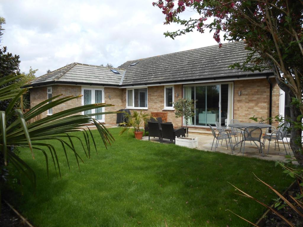 Luxury 4 Bed 3 Bathroom Bungalow , South West of London, The Dapples - Kingston upon Thames