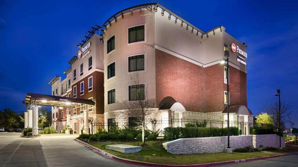 Best Western Premier Crown Chase Inn & Suites - Denton, TX