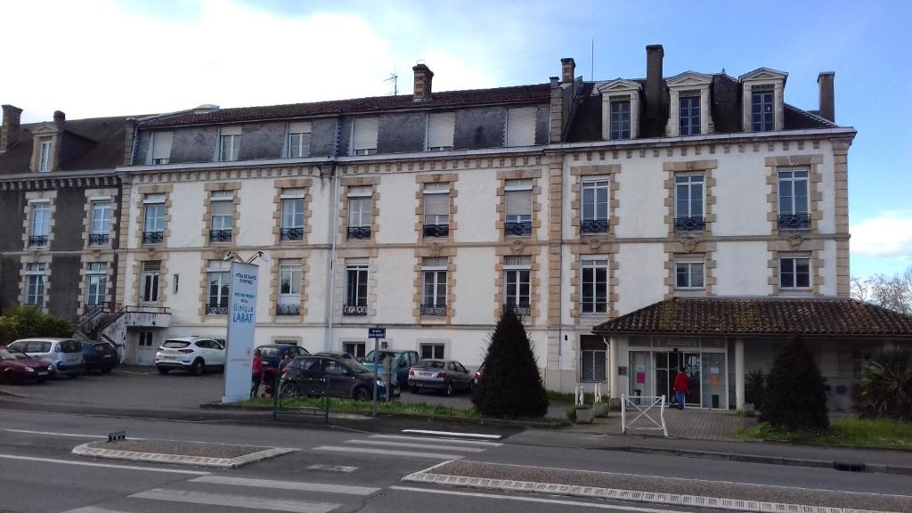 Hôtel Labat anciennement clinique Labat - Orthez