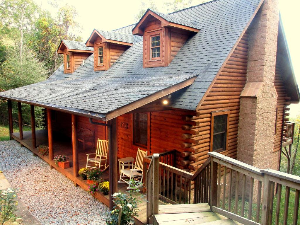 Alpine Log Cabin/cozy, Comfortable, Modern/blue Ridge Mountains Near Boone N.c. - 