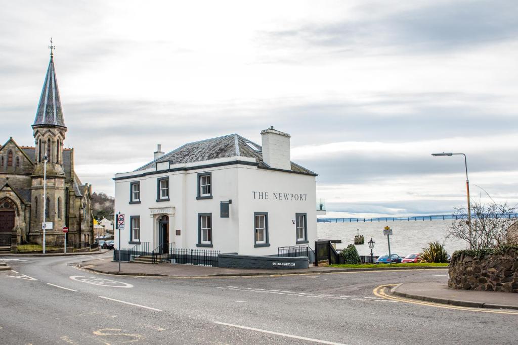 The Newport Restaurant with Rooms - Dundee