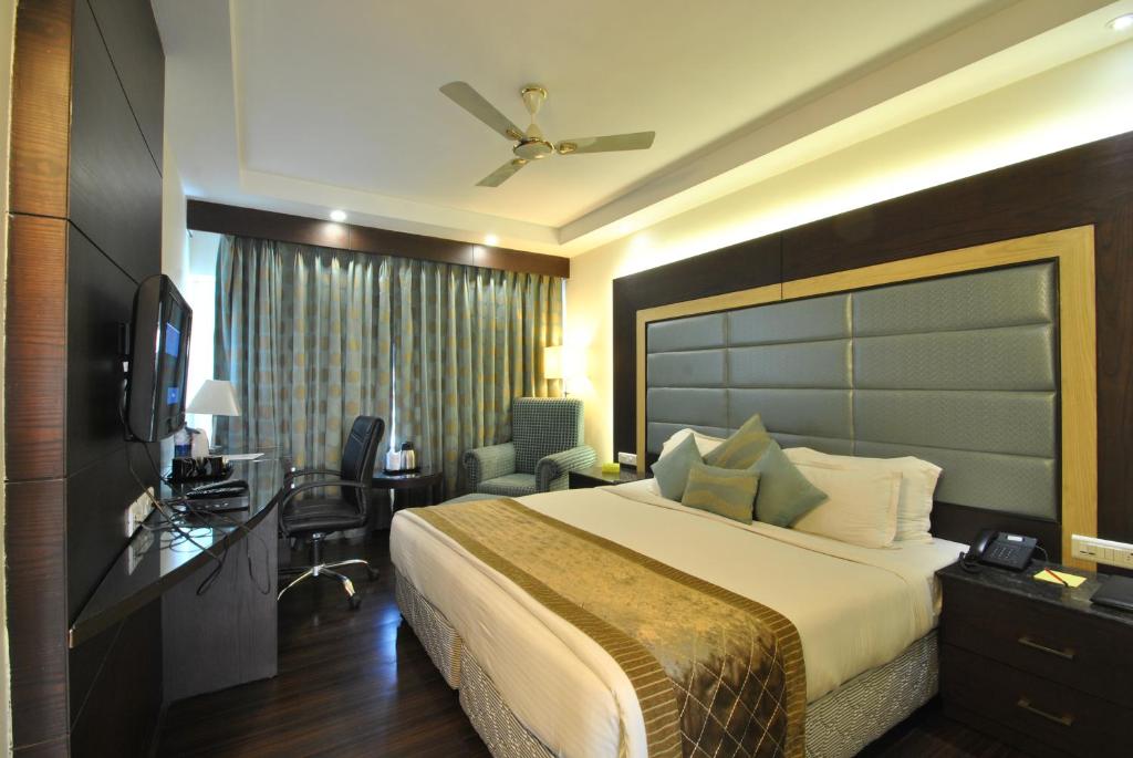 Hotel Royal Cliff - Kanpur