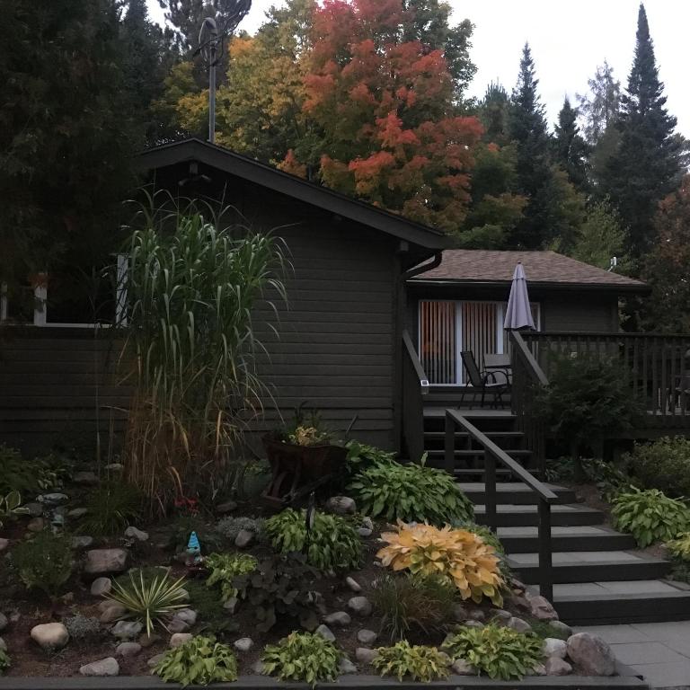 Cloverleaf Cottages - Canada