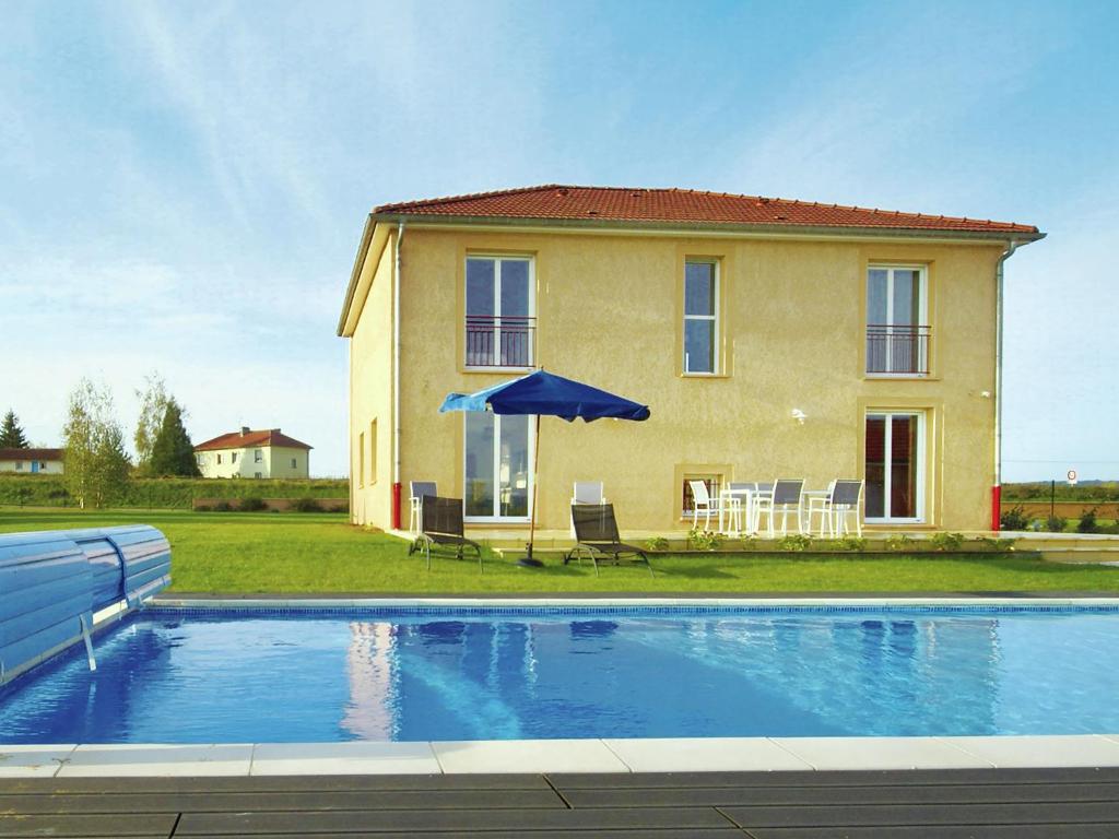Huge Holiday Home In Lotharingen With Private Swimming Pool - Meuse