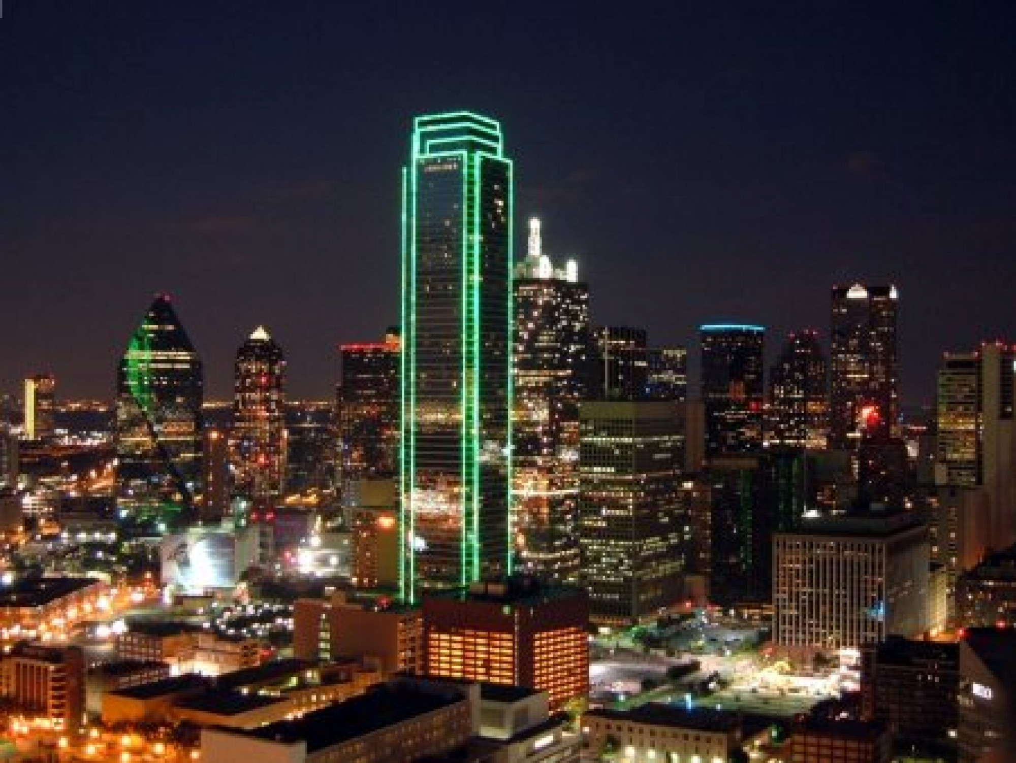 Luxury Penthouse with Stunning Balcony View in Dallas - Dallas, TX