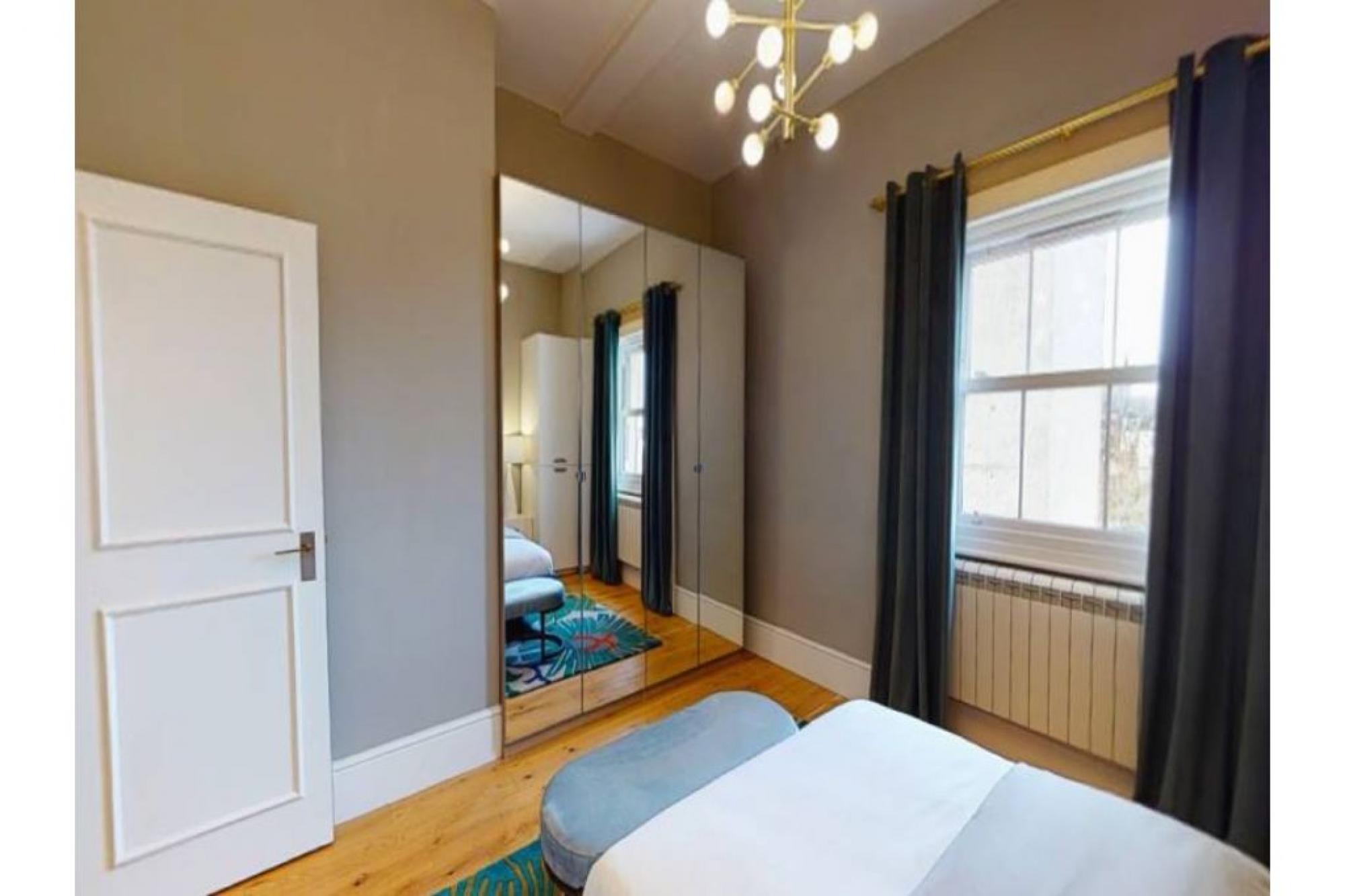 Leinster Gardens  VIII - 3 bed Apartment - Earl's Court