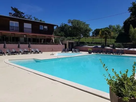 Camping L'Oasis Du Berry - Chalet - 5 Personnes - 2 Chambres - Indre